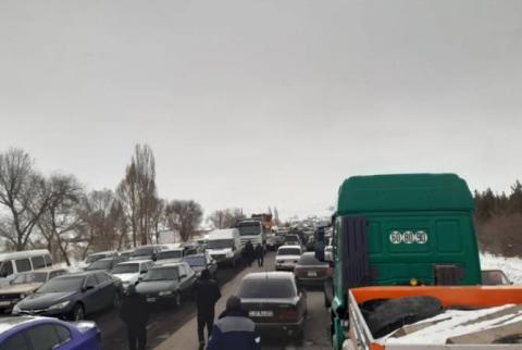 Ծովագյուղի եւ Սեմյոնովկայի բնակիչների կողմից փակված Երեւան-Սեւան-Դիլիջան մայրուղին բացվել է մարտի 24-ի գիշերը