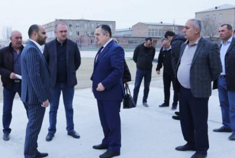 Վազքուղու կառուցման հիմնային աշխատանքներն ավարտվել են. Կարեն Գիլոյանն այցելել է Արտաշատի քաղաքային մարզադաշտ