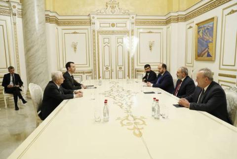 PM Pashinyan hosts prominent academician Yuri Hovhannisyan and Director of the JINR Grigory Trubnikov