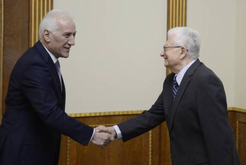 Le Président Vahagn Khatchatourian a reçu l’académicien renommé Yuri Hovhannisyan