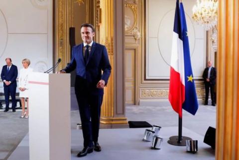 Макрон официально вступил в должность президента Франции 