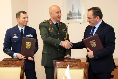 مشاورات ثلاثية لتخطيط التعاون بين أرمينيا واليونان وقبرص في وزارة الدفاع الأرمينية