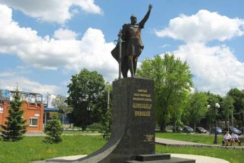 В Харькове снесли памятник Александру Невскому