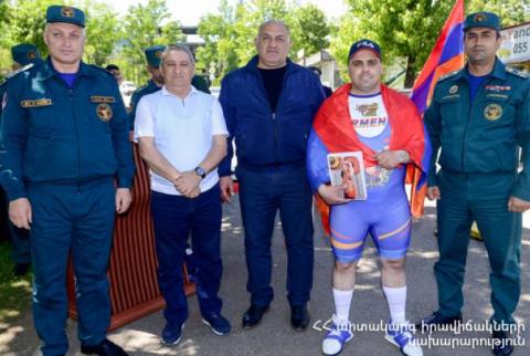 Armenian firefighter sets new Guinness World Record 