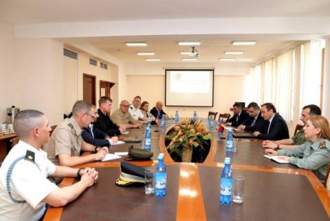 مسؤولو وزارة دفاع أرمينيا والقيادة الأوروبية الأمريكية يناقشون قضايا التعاون والأمن الإقليمي
