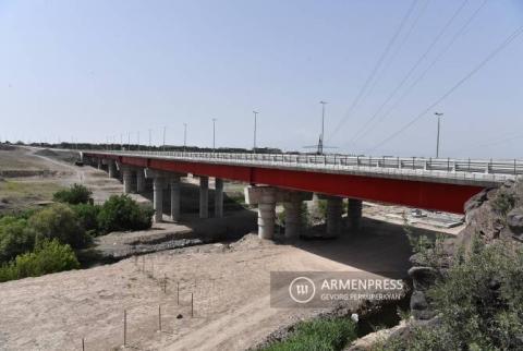 Le Premier ministre Pashinyan assiste à la cérémonie d'ouverture du nouveau tronçon routier Arghavand-Shirak