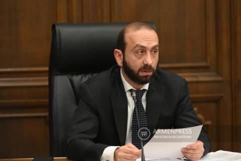 Armenian FM reaffirms roads to be unblocked should operate under sovereignty of countries through which they pass