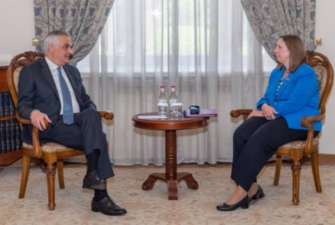 Le Vice-premier ministre arménien et l'Ambassadrice des États-Unis discutent du déblocage regional