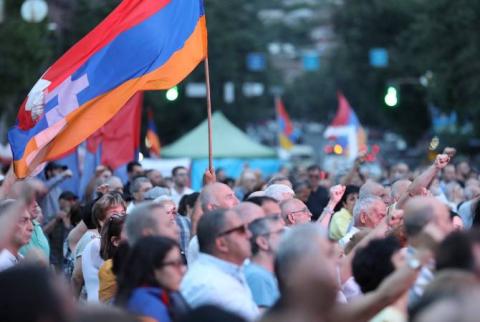 Ընդդիմությունը բողոքի ակցիա է անցկացնում Բաղրամյան պողոտայում