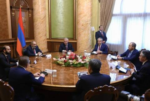 رئيس وزراء أرمينيا نيكول باشينيان يلتقي بوزراء خارجية الدول الأعضاء في منظمة معاهدة الأمن الجماعي في يريفان
