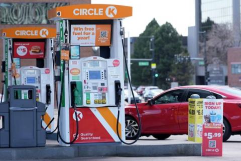 États-Unis : L’essence dépasse maintenant les 5 dollars le gallon dans ces 13 États; Forbes