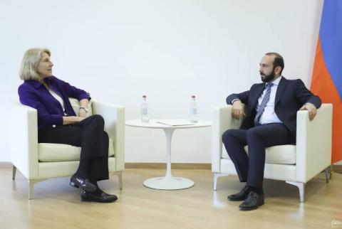  Ararat  Mirzoyan a reçu  la secrétaire d'État adjointe américaine en charge des Affaires européennes et eurasiennes