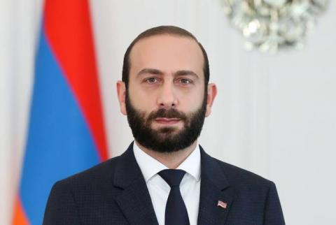 Mirzoyan, Atina yolcusu