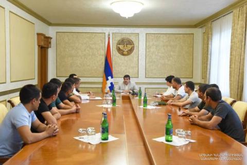 El presidente de Artsaj recibió a representantes de la ONG "Unión de los heridos de guerra de Artsaj”