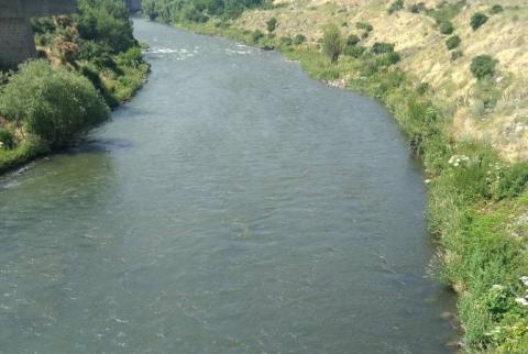 Մաքրվում է Գավառագետի հունը Հացառատ թաղամասի հատվածում