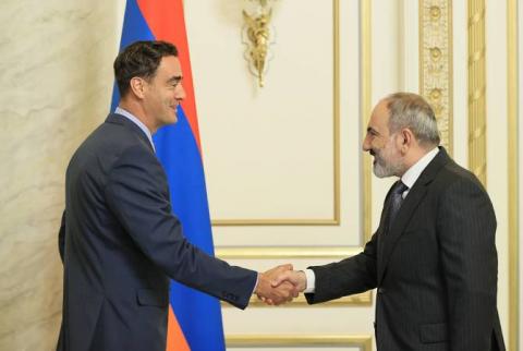 El primer ministro de Armenia recibió al embajador de la República Argentina