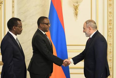 Armenian PM, Rwandan FM discuss development prospects of commercial ties