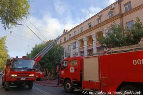 Пожар на крыше одного из домов на улице Хоренаци в Ереване локализован