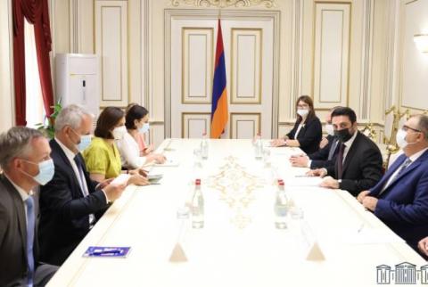 أرمينيا ليس لديها مطالب إقليمية تجاه جيرانها-رئيس البرلمان الأرميني آلان سيمونيان لوفد البوندستاغ الألماني-