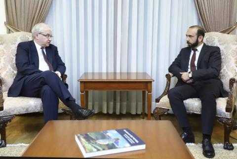 El canciller de Armenia y el representante de Rusia en la copresidencia del Grupo de Minsk se reunieron en Ereván