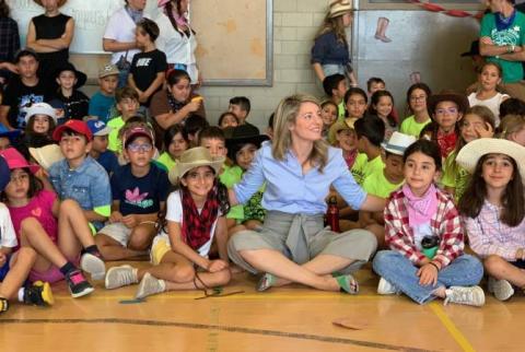 Canadian FM visits Ararat Armenian Summer Camp and "Armenia" pastry shop in Montreal
