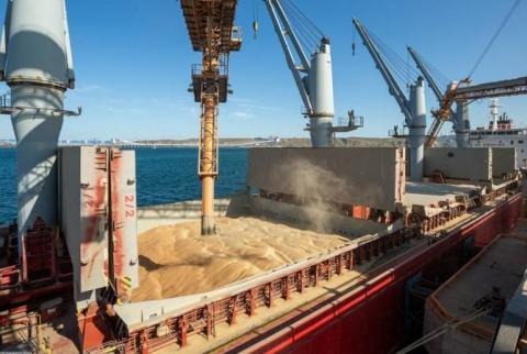Un premier bateau chargé de céréales pourrait enfin quitter l'Ukraine ce lundi 