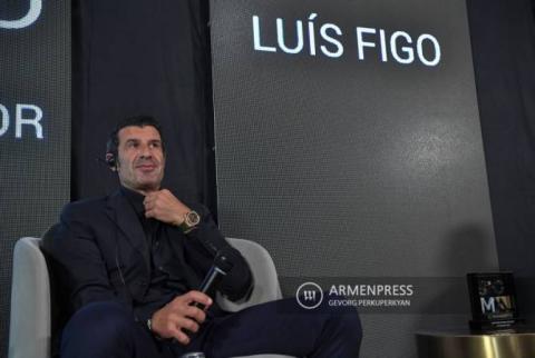 Luís Figo arrives in Armenia