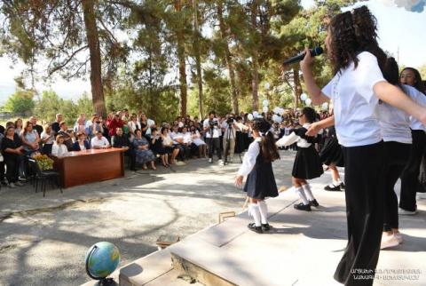Արցախի նախագահը  Ստեփանակերտի հայ-իտալական կրթահամալիրում ներկա է գտնվել առաջին զանգի հանդիսավոր արարողությանը