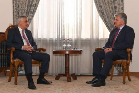 نائب رئيس الوزراء الأرمني يستقبل مساعد الأمين العام للأمم المتحدة لأوروبا-آسياالوسطى والأمريكتين وتسليط الضوء على آرتساخ