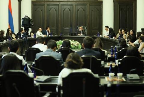 Le Premier ministre a reçu les participants du programme "École d'été "