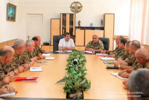 El presidente de Artsaj mantuvo una reunión con el comando supremo del Ejército de Defensa
