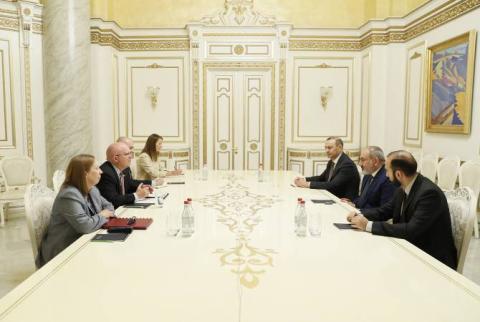 El primer ministro de Armenia resaltó en su reunión con Philip Reeker el rol de la copresidencia del Grupo de Minsk