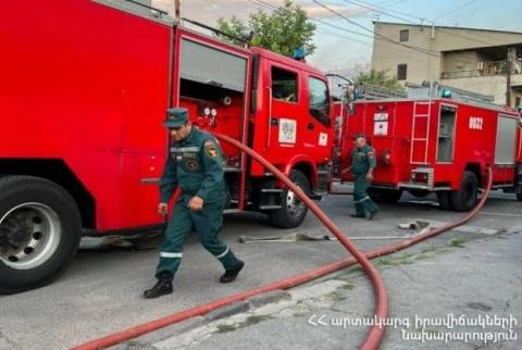 Երևանի Մուրացանի փողոցի տներից մեկում բռնկված հրդեհի հետևանքով բնակիչը վնասվածք է ստացել