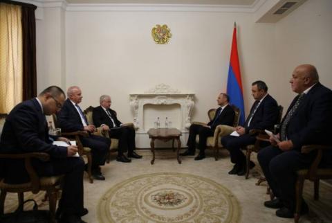 Ermenistan Güvenlik Konseyi Sekreteri Igor Khovaev'e Azerbaycan'ın saldırısından dolayı ortaya çıkan durumu sundu