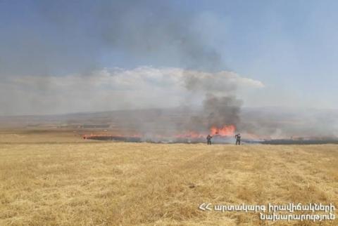 Շինուհայր գյուղին հարակից տարածքում, նախնական տվյալներով, այրվում է մոտ 50 հա տարածք