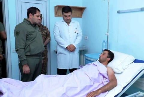 Defense Minister visits hospitalized troops after Azeri attack 