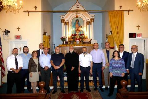 Le ministre des Affaires étrangères d'Artsakh visite des églises arméniennes à Washington