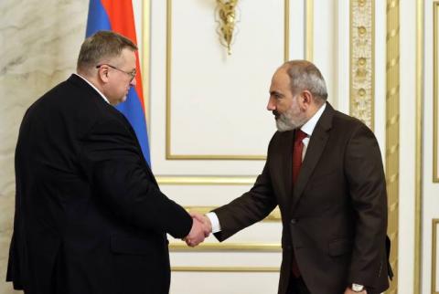 El primer ministro de Armenia y el viceprimer ministro de Rusia analizaron la cooperación armenio-rusa