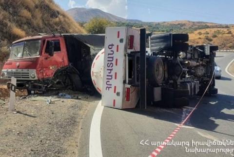 Երևան-Մեղրի ավտոճանապարհին բեռնատարին բախվելուց հետո կողաշրջված գազի ավտոցիստեռնը դուրս է բերվել երթևեկելի հատվածից