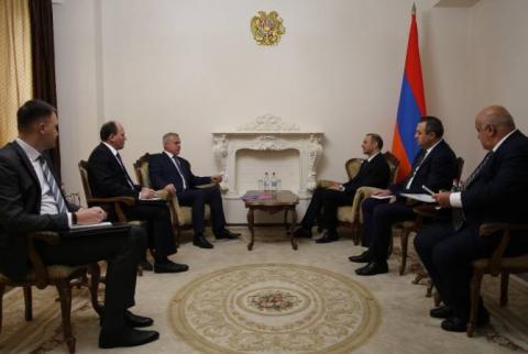 El secretario del Consejo de Seguridad de Armenia pidió a la OTSC el retiro inmediato de las tropas azerbaiyanas