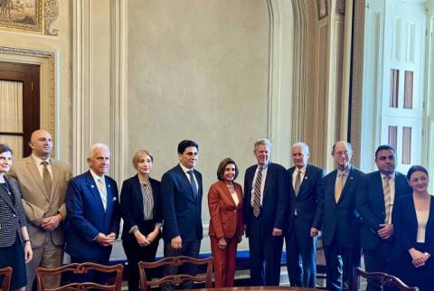 بيلوسي تناقش مع بعض أعضاء الكونغرس وممثل كتلة القضايا الأرمنية للشؤون القانونية الدولية انتهاكات أذربيجان