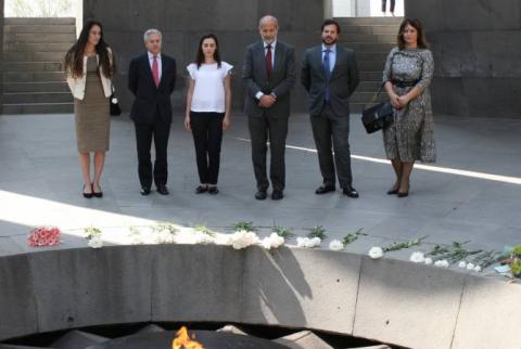 Le nouvel Ambassadeur d'Espagne en Arménie visite le mémorial du génocide à Erevan
