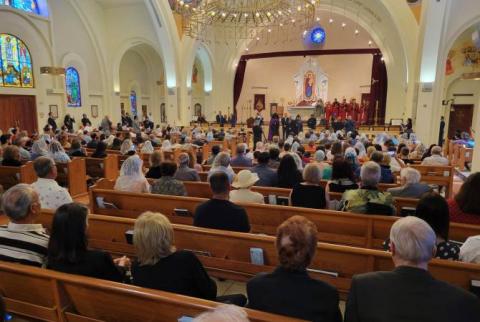 El canciller de Artsaj se reunió con el primado de la diócesis occidental de América del Norte de la Iglesia Armenia