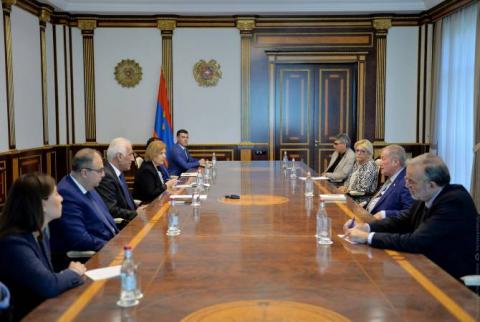 Le Président Vahagn Khatchatourian a reçu la délégation du Groupe d'amitié France-Arménie du Sénat français