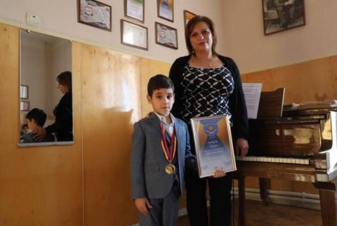 Samvel Jachatrián alumno de la escuela de música de Gavar ganador en concurso-festival internacional