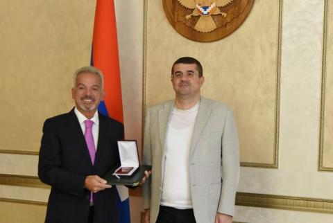Artsakh’s President awards Diaspora-Armenian philanthropist Vardan Nazeryan with "Vachagan Barepasht" medal