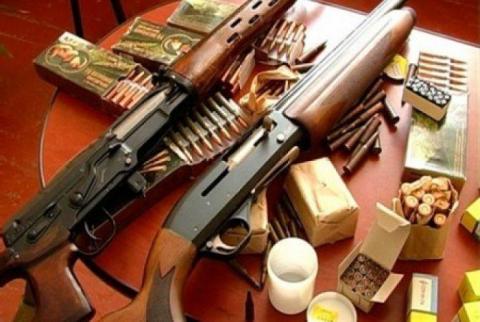 Ոստիկանները Երևանում ապօրինի զենք-զինամթերք պահելու երկու դեպք են բացահայտել