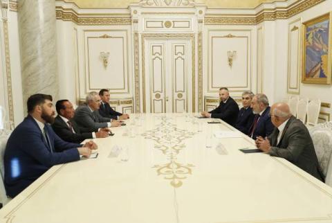 PM Pashinyan meets with the leaders of extra-parliamentary political forces