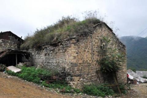 Azerbaycanlılar Hadrut'un Mokhrenes köyündeki Ermeni kilisesini yok etti