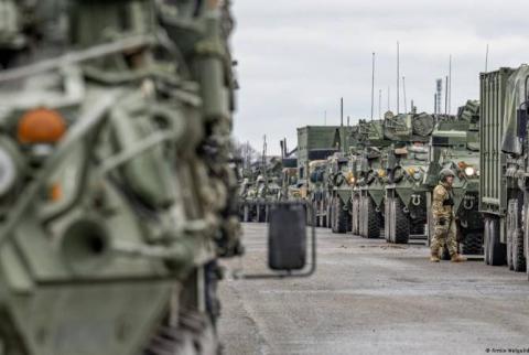 US provides new $725 million military aid package to Ukraine 